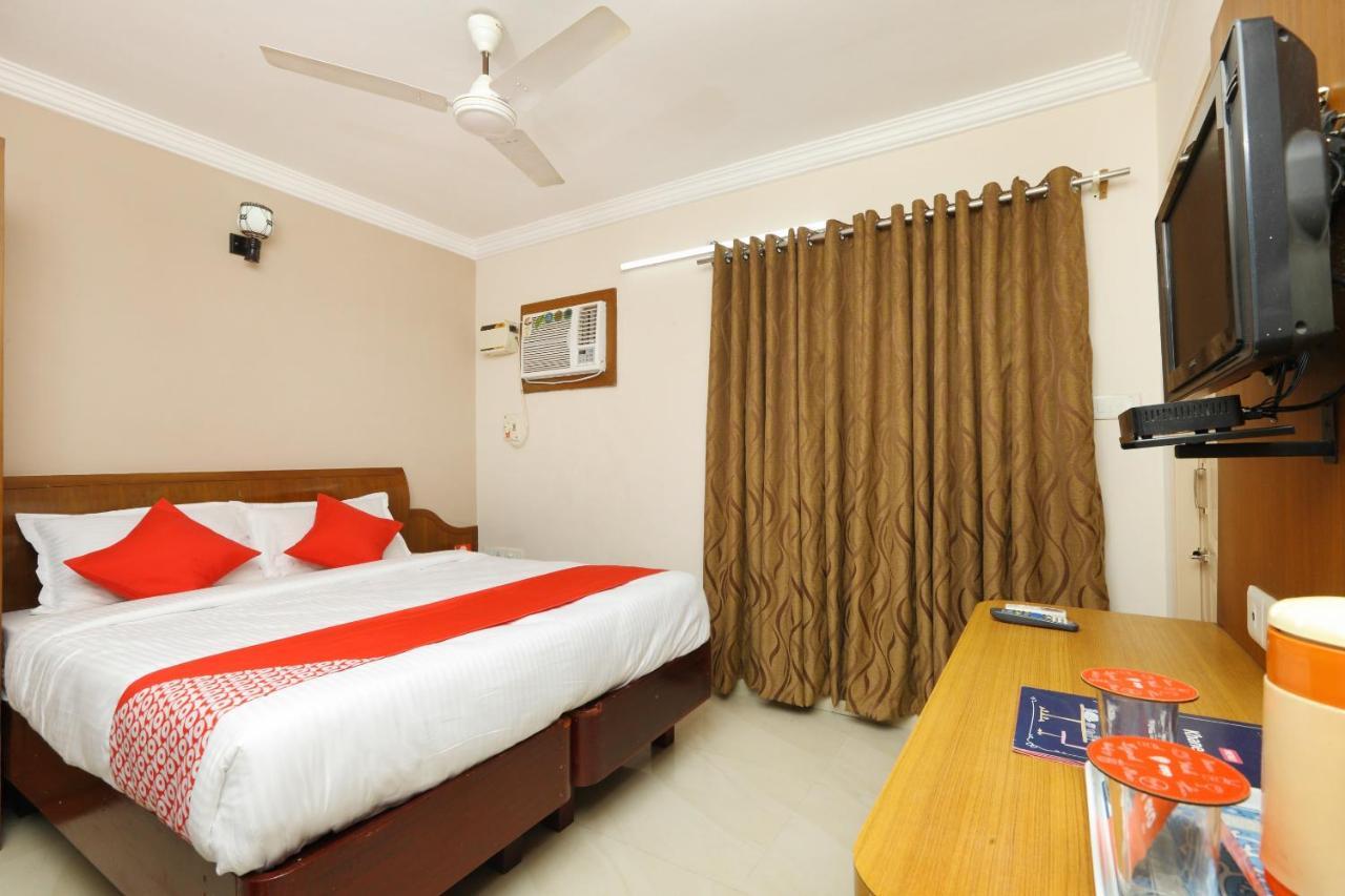 Oyo 15963 Manor Hotel
